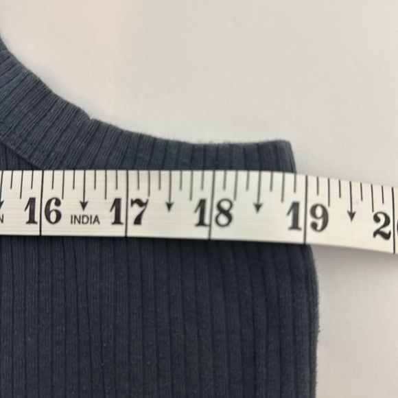 GAP Women’s Bundle (2) of Tank Tops -
(1) Black/White and (1) Blue Size XL - Picture 10 of 13